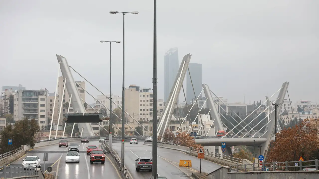 طقس الأردن.. منخفض جوي يسبب تراجع درجات الحرارة ونشاطاً للرياح المثيرة للغبار